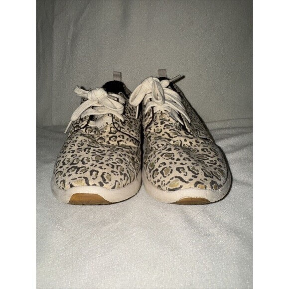 Toms Cheetah Print Shoes 6.5 - Picture 2 of 7